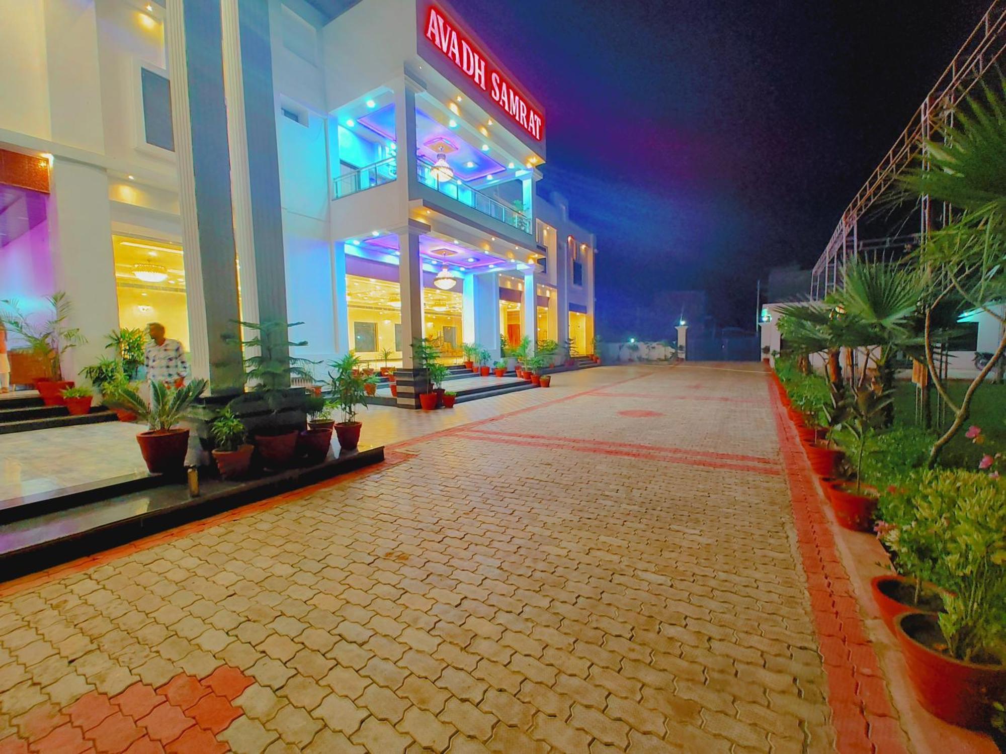 Awadh Samrat Resort Ayodhya Exterior foto