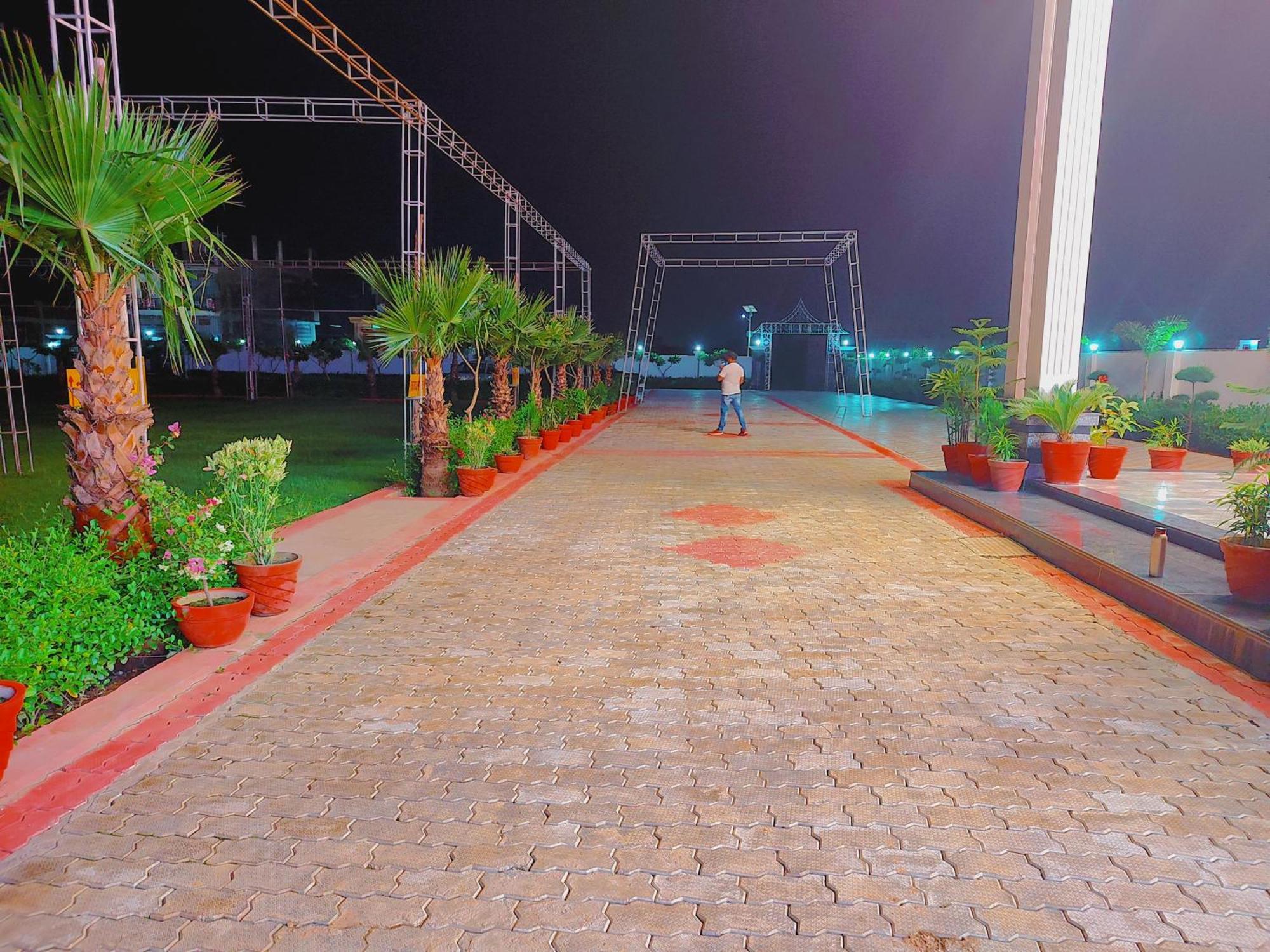 Awadh Samrat Resort Ayodhya Exterior foto