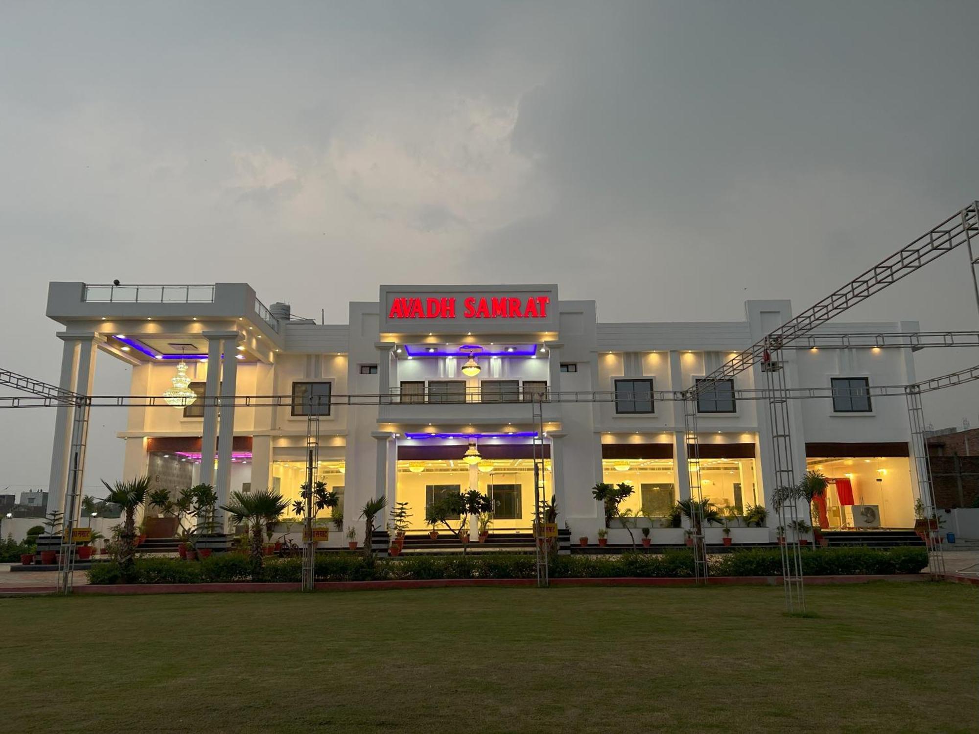 Awadh Samrat Resort Ayodhya Exterior foto